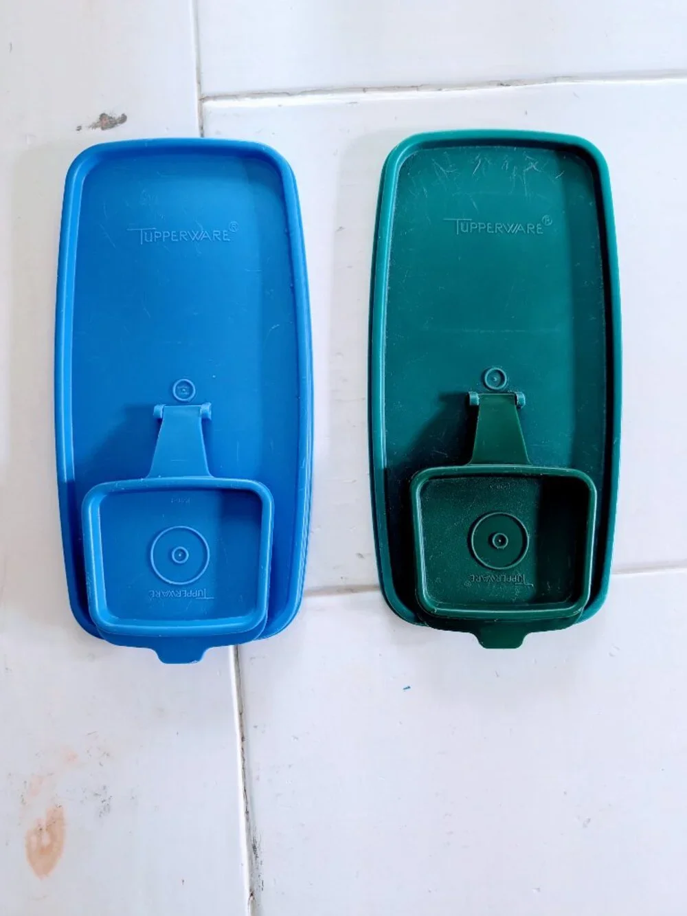 VTG Set of 2 Tupperware Cereal Keeper Store N Pour Containers Blue Green Flip